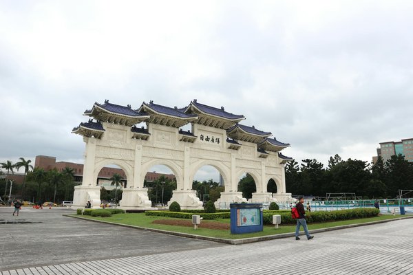 Quels sont les meilleurs itinéraires pour une randonnée dans les montagnes de la Sierra de Guadarrama, Espagne?